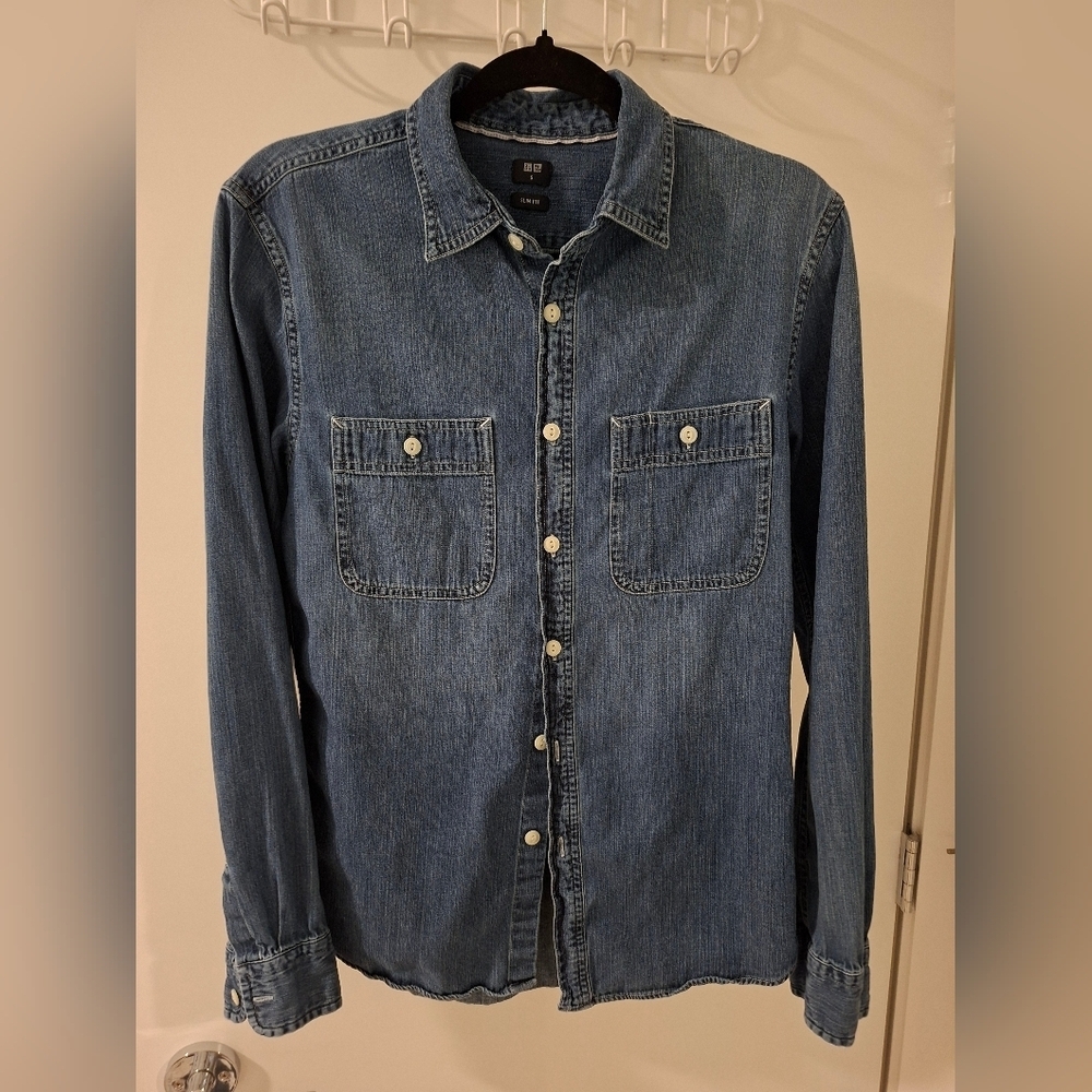 Uniqlo Men's Blue Denim Patch Pocket Button-Up Shirt (Size S; Slim Fit)